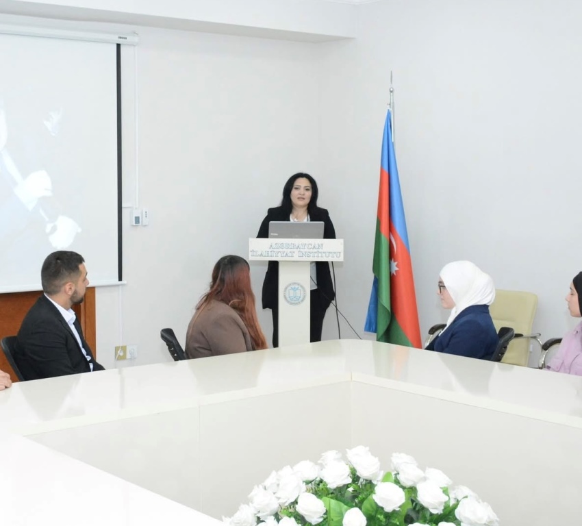 Ədəbiyyat Muzeyinin əməkdaşı Bəxtiyar Vahabzadənin 100 illiyinə həsr olunan dəyirmi masada məruzə edib