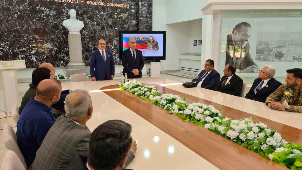 Akademik Rafael Hüseynov Qarabağ qaziləri ilə görüşüb