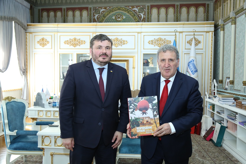 Akademik İsa Həbibbəyli Ukraynanın ölkəmizdəki səfiri Yuri Qusevlə görüşüb