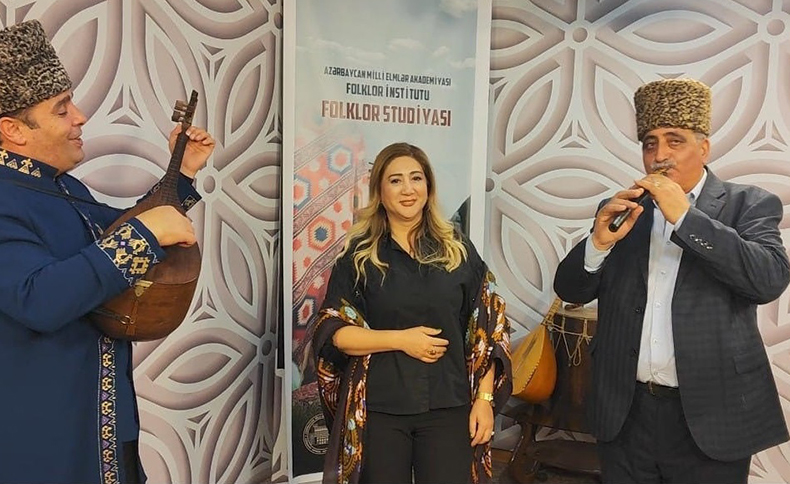 Folklor İnstitutunun studiyasında bir neçə dastan lentə alınıb