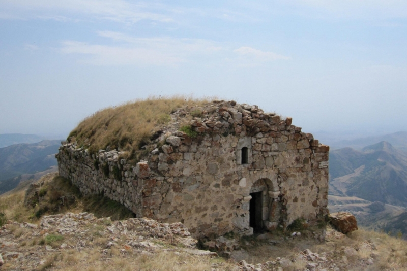 Ziyarət dağında yerləşən alban abidəsində erməni saxtakarlığı