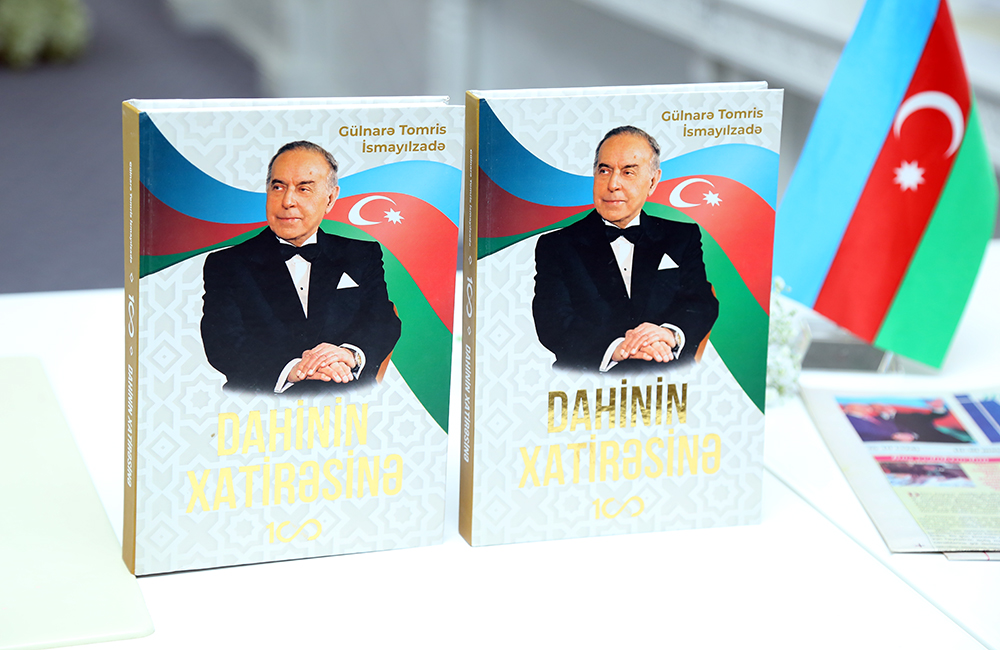 AMEA-da Ümummilli Liderə həsr edilmiş “Dahinin xatirəsinə” kitabının təqdimatı olub