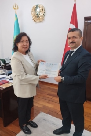 Şərqşünas alim Qazaxıstanda keçirilən beynəlxalq konfransda məruzə edib
