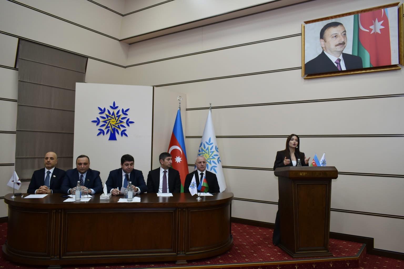 Dilçilik İnstitutunun əməkdaşı Gənclər Gününə həsr olunmuş tədbirdə məruzə edib