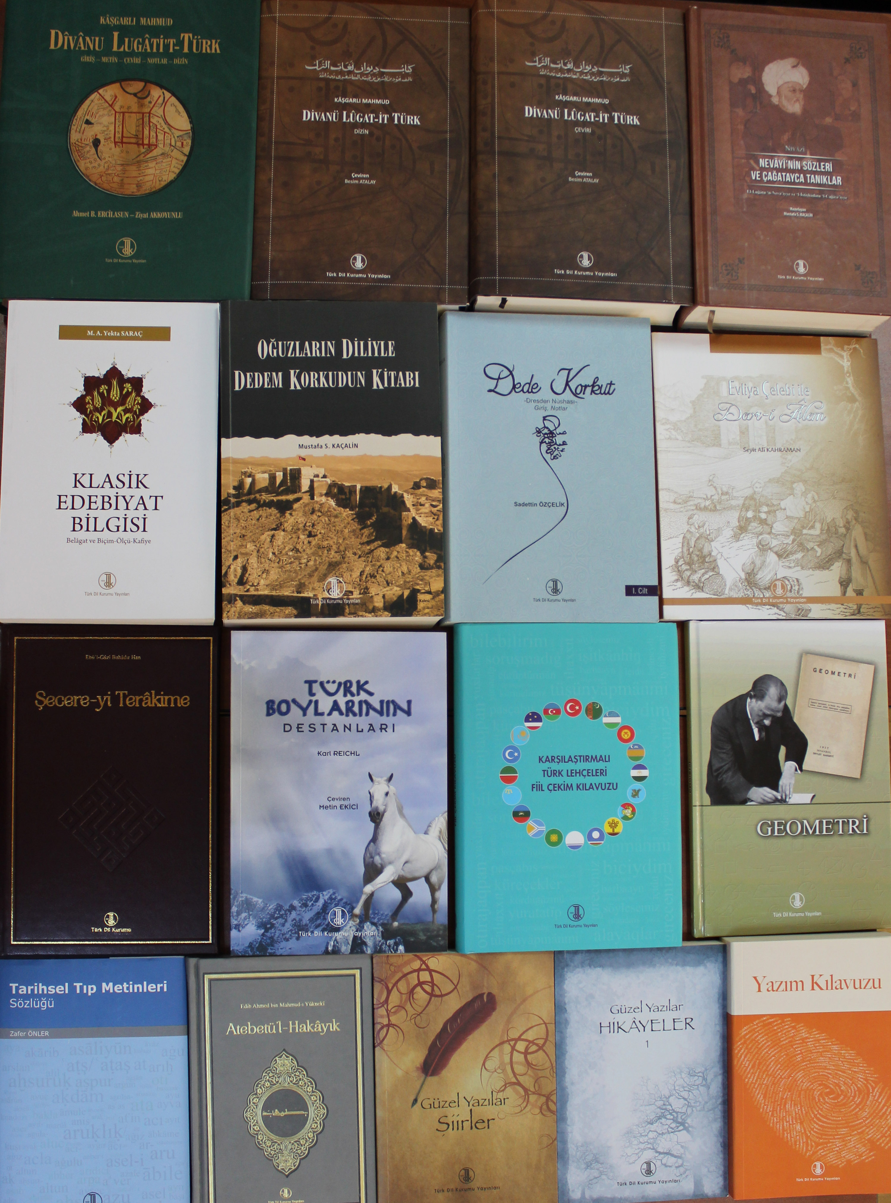 Türk Dil Qurumu Şərqşünaslıq İnstitutuna 50 adda kitab hədiyyə edib
