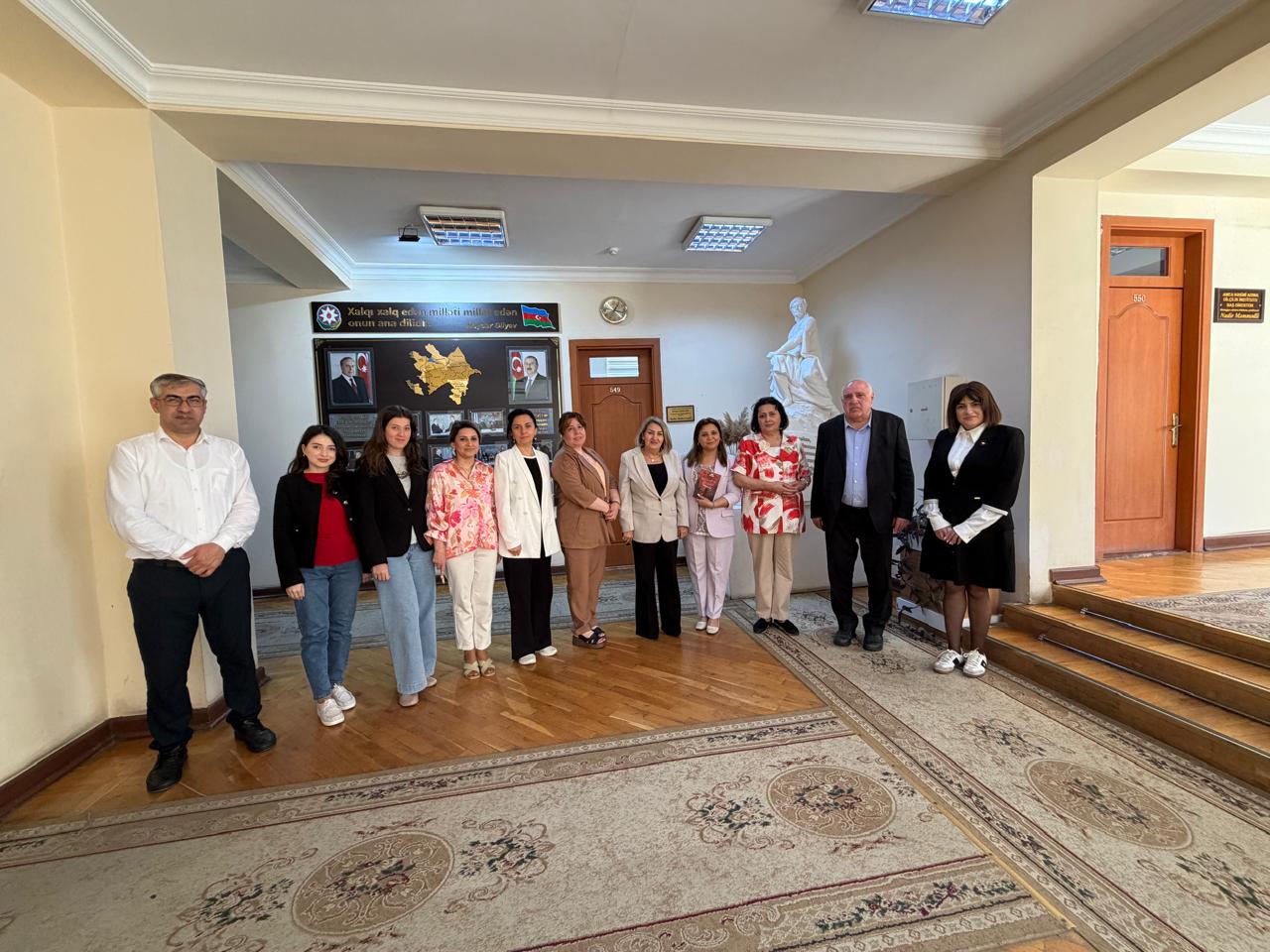 “Yazıçı və dil” mövzusunda elmi seminar