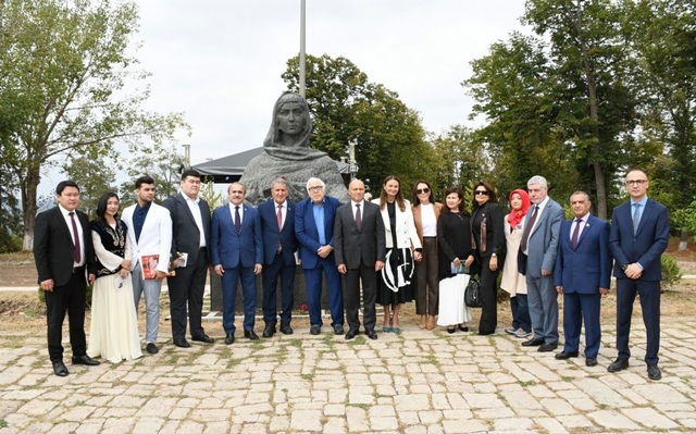 AMEA əməkdaşları Şuşada keçirilən Xurşidbanu Natəvanın 190 illik yubiley tədbirində iştirak ediblər