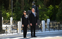 Prezident İlham Əliyev və birinci xanım Mehriban Əliyeva Fəxri xiyabanda Ulu Öndər Heydər Əliyevin məzarını ziyarət ediblər