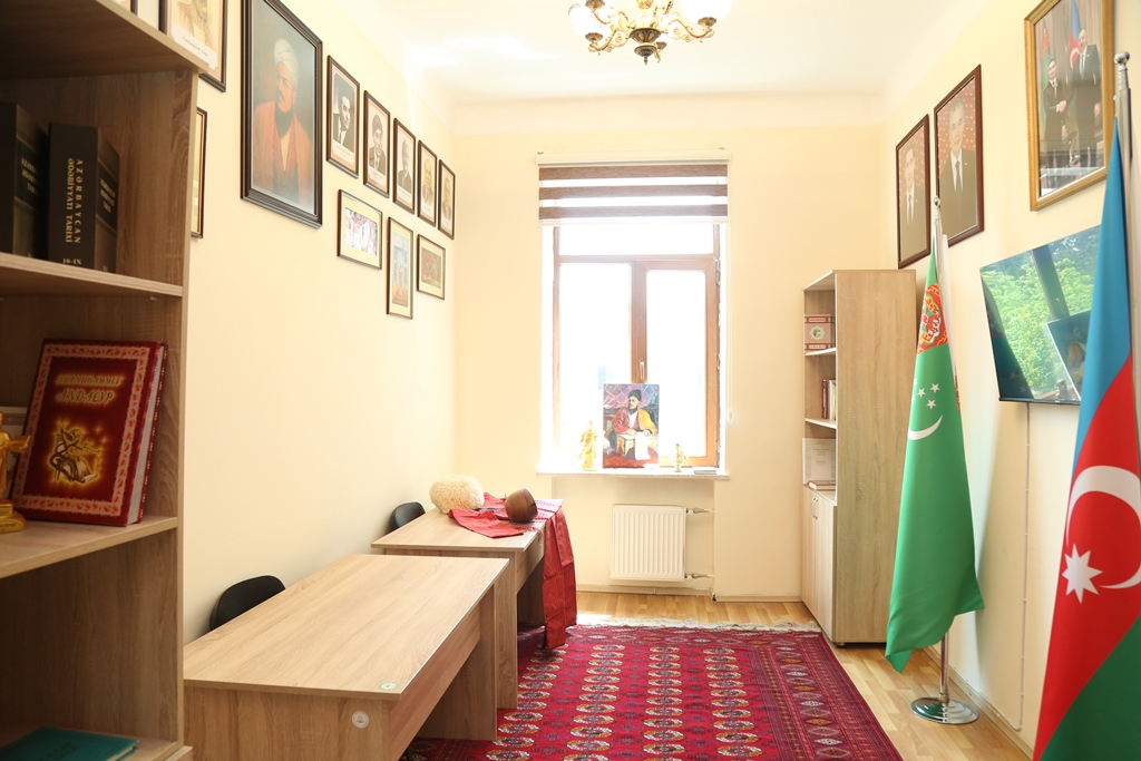 В Институте литературы состоялось открытие Центра туркменской литературы имени Махтумкули Фраги