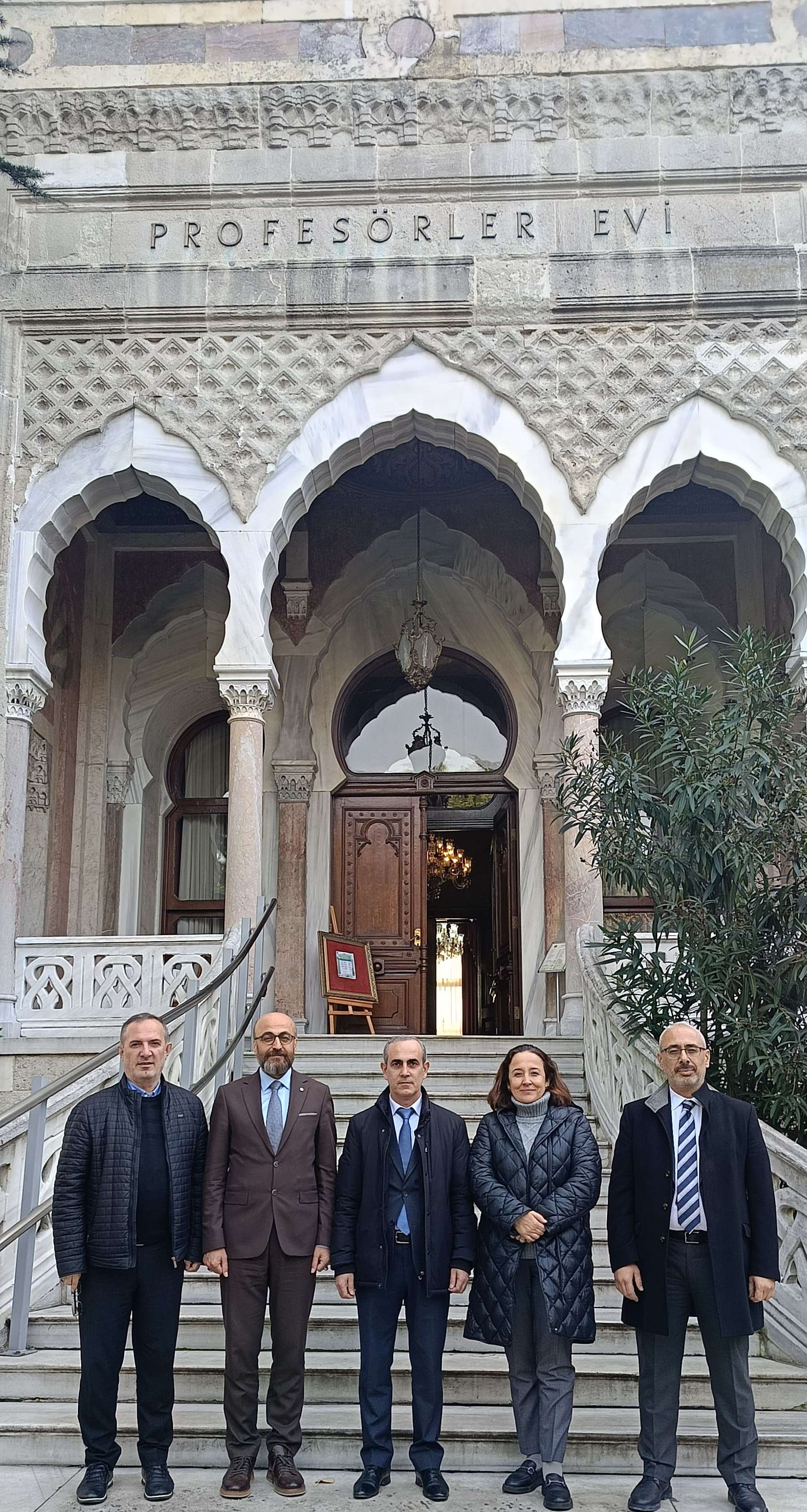 MEK-in direktoru İstanbul Universitetinin Mərkəzi Kitabxanasına olub