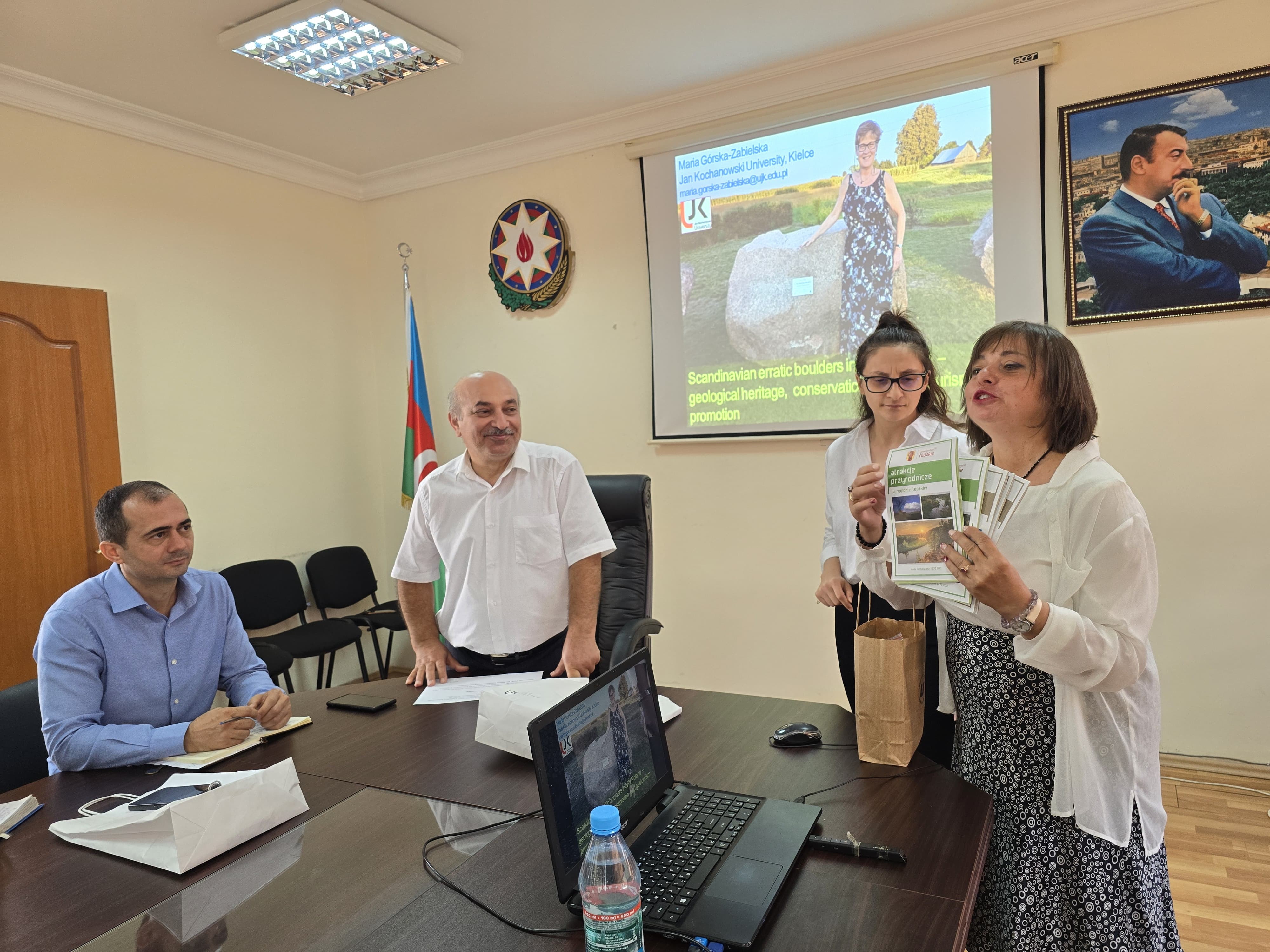 Polşalı alimlər Coğrafiya İnstitutunun elmi seminarında təqdimatla çıxış ediblər