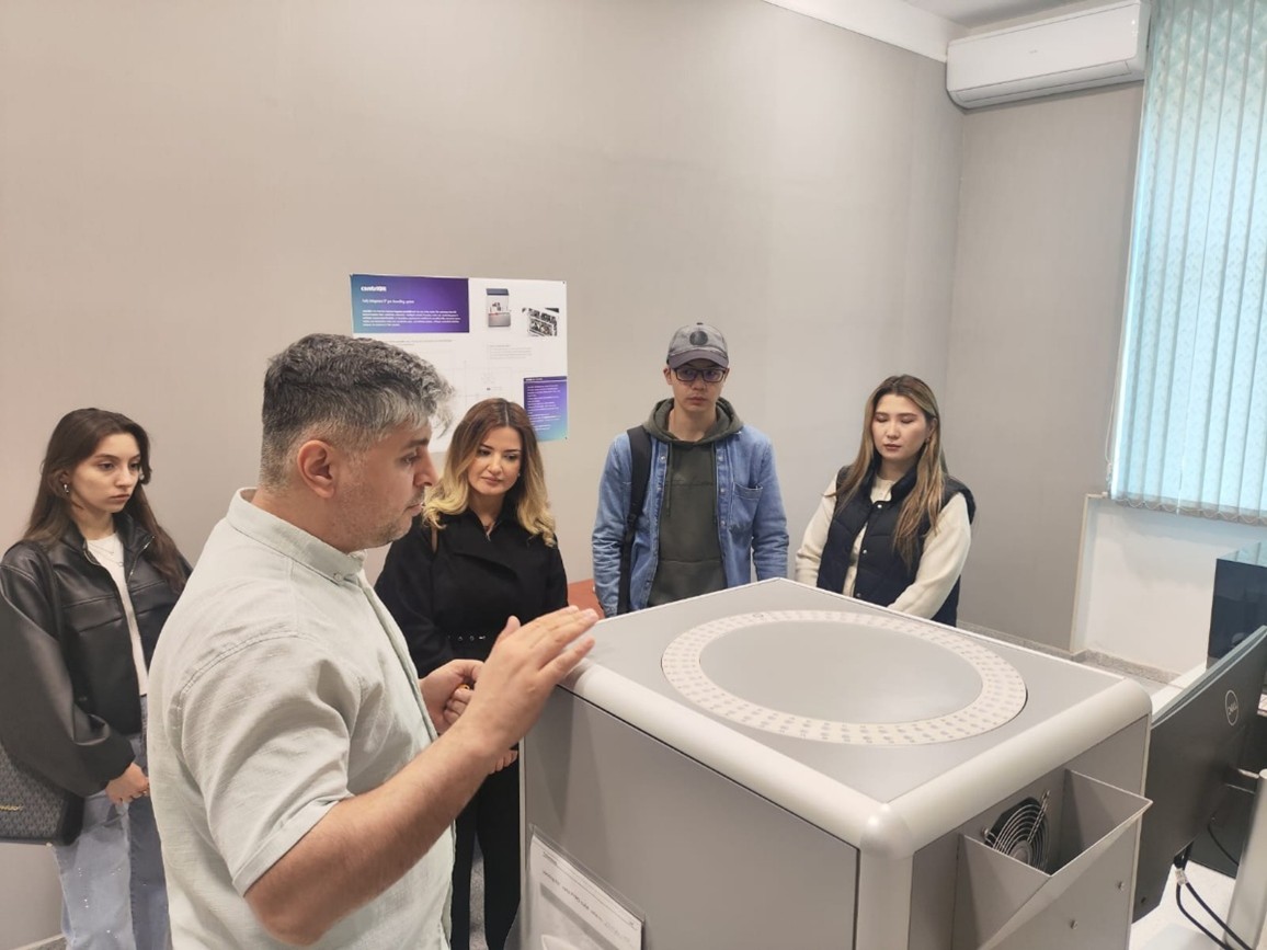 Qazaxıstanlı tələbələr Geologiya İnstitutunda olublar