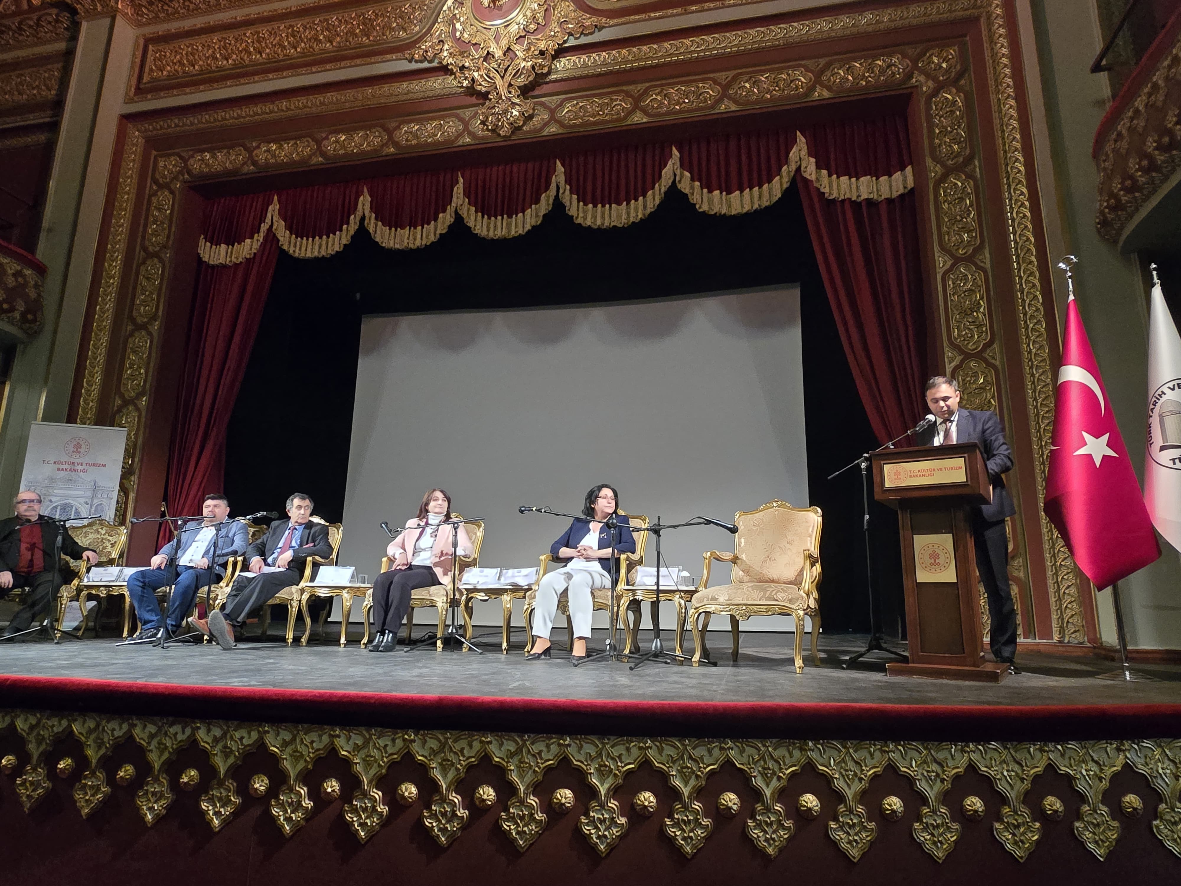 Folklor İnstitutunun direktoru Hikmət Quliyev beynəlxalq simpoziumda məruzə edib