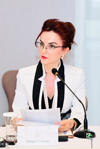 Professor Roida Rzayeva Laçında dəyirmi masada çıxış edib