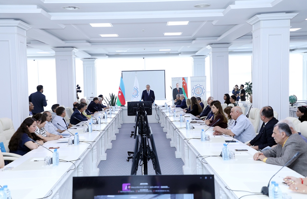 AMEA-da “Cənubi Qafqazın yeni geosiyasi reallıqları və Azərbaycanın regional enerji strategiyası” mövzusunda beynəlxalq elmi konfrans keçirilib