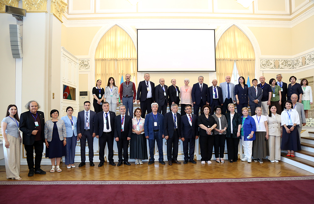 AMEA-da Türk dünyasının ortaq tarixi irsi və simvolik kodları müzakirə olunub