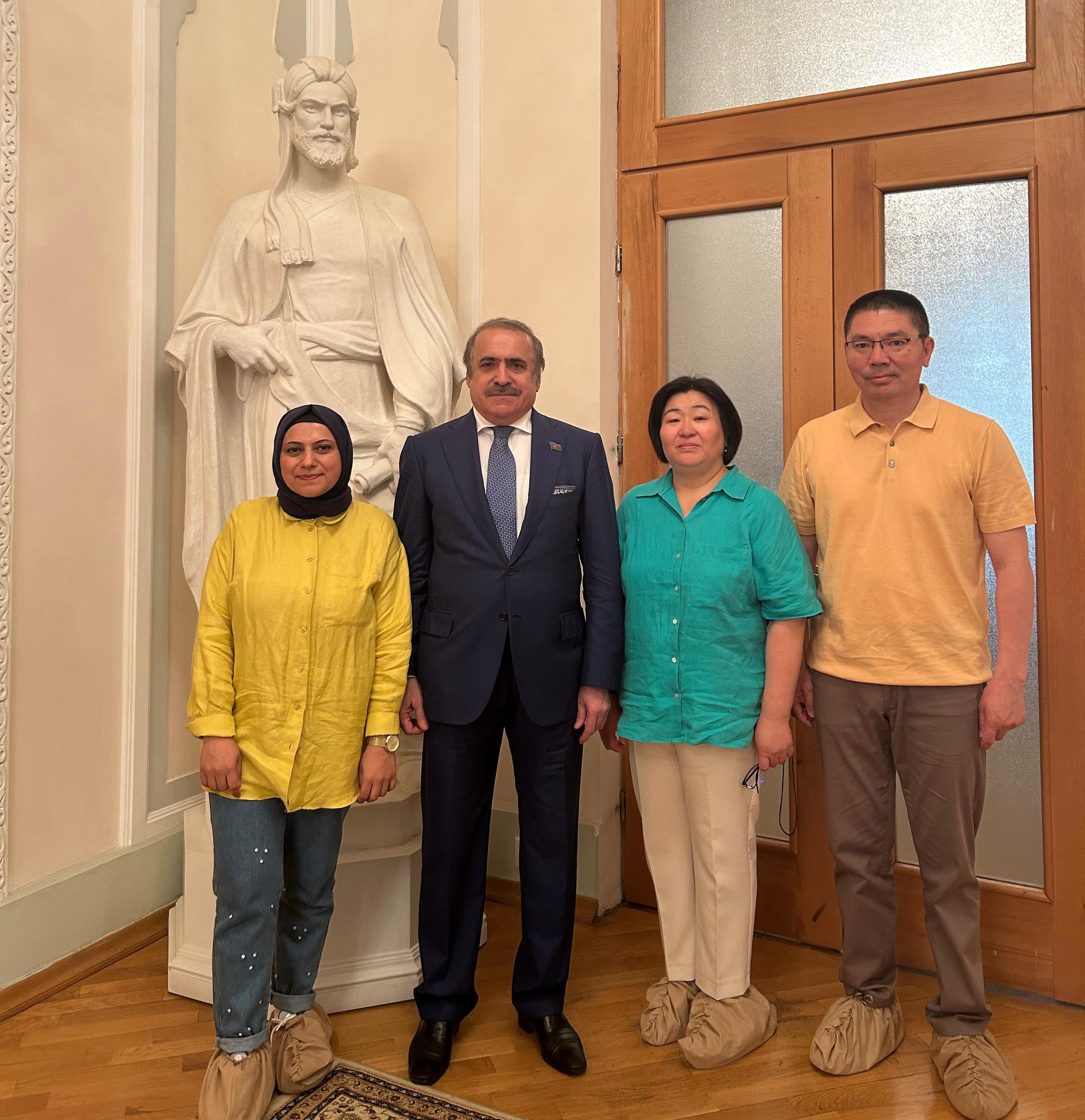 XI Türk Dünyası Araşdırmaları Simpoziumunun iştirakçıları Nizami Muzeyini ziyarət ediblər