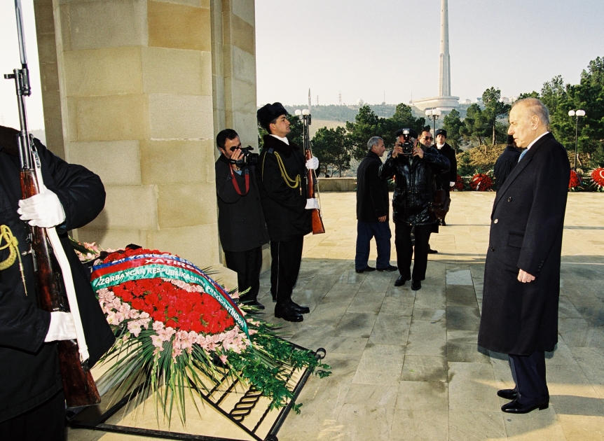 Xalqa bağışlanmış ömürdən anlar: 2002-ci ilin yanvarı