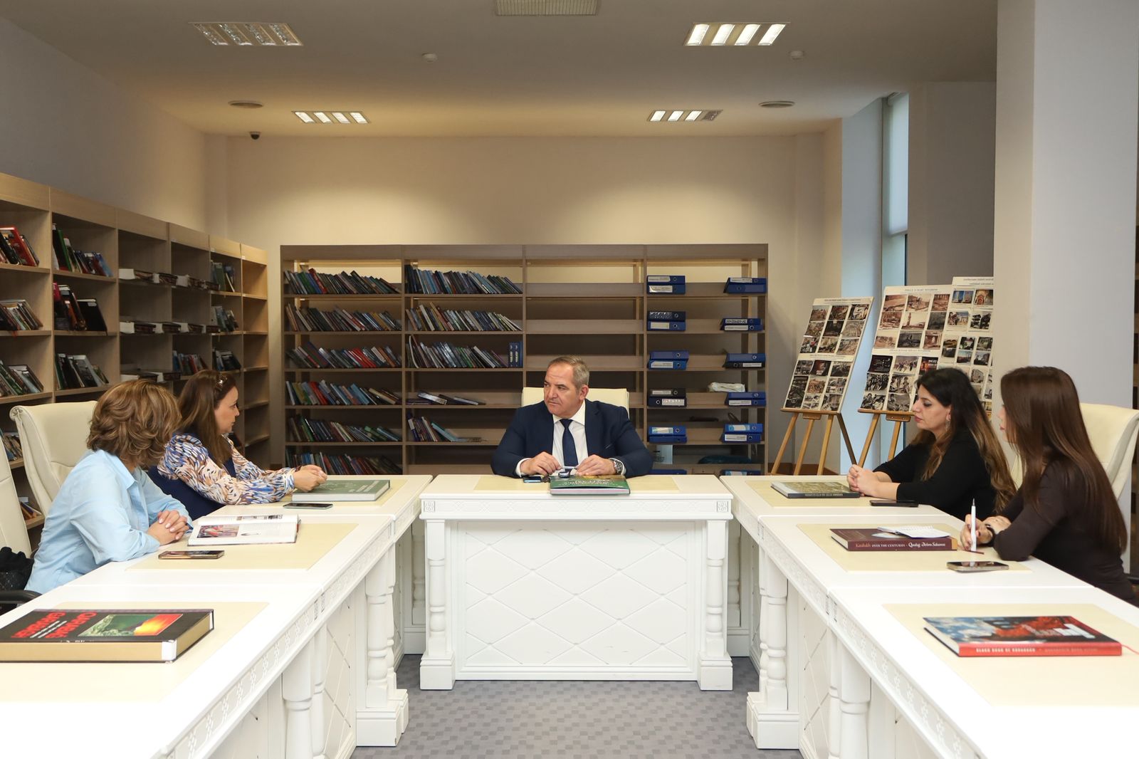 “Filologiya və sənətşünaslıq” jurnalının Redaksiya Heyətinin iclası keçirilib