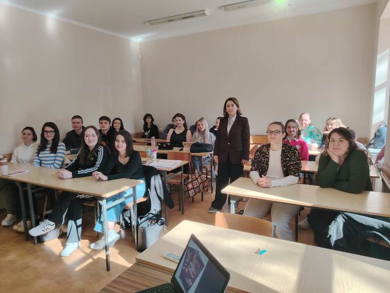 Ədəbiyyat İnstitutunun əməkdaşı Polşada tələbələrə mühazirə deyib