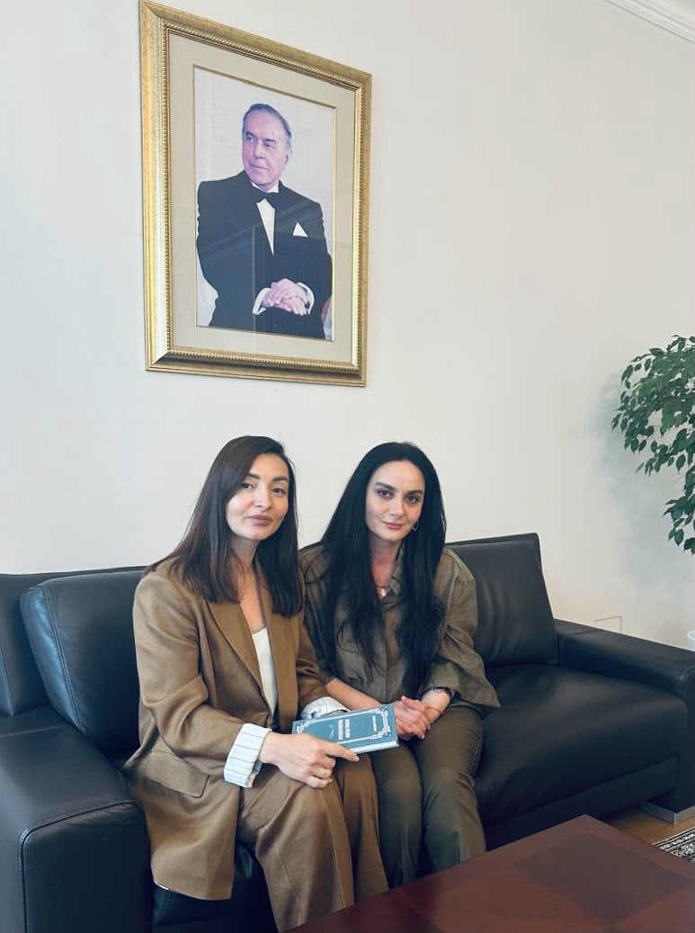 Dilçilik İnstitutunun əməkdaşı Azərbaycanın Fransadakı fövqəladə və səlahiyyətli səfiri ilə görüşüb