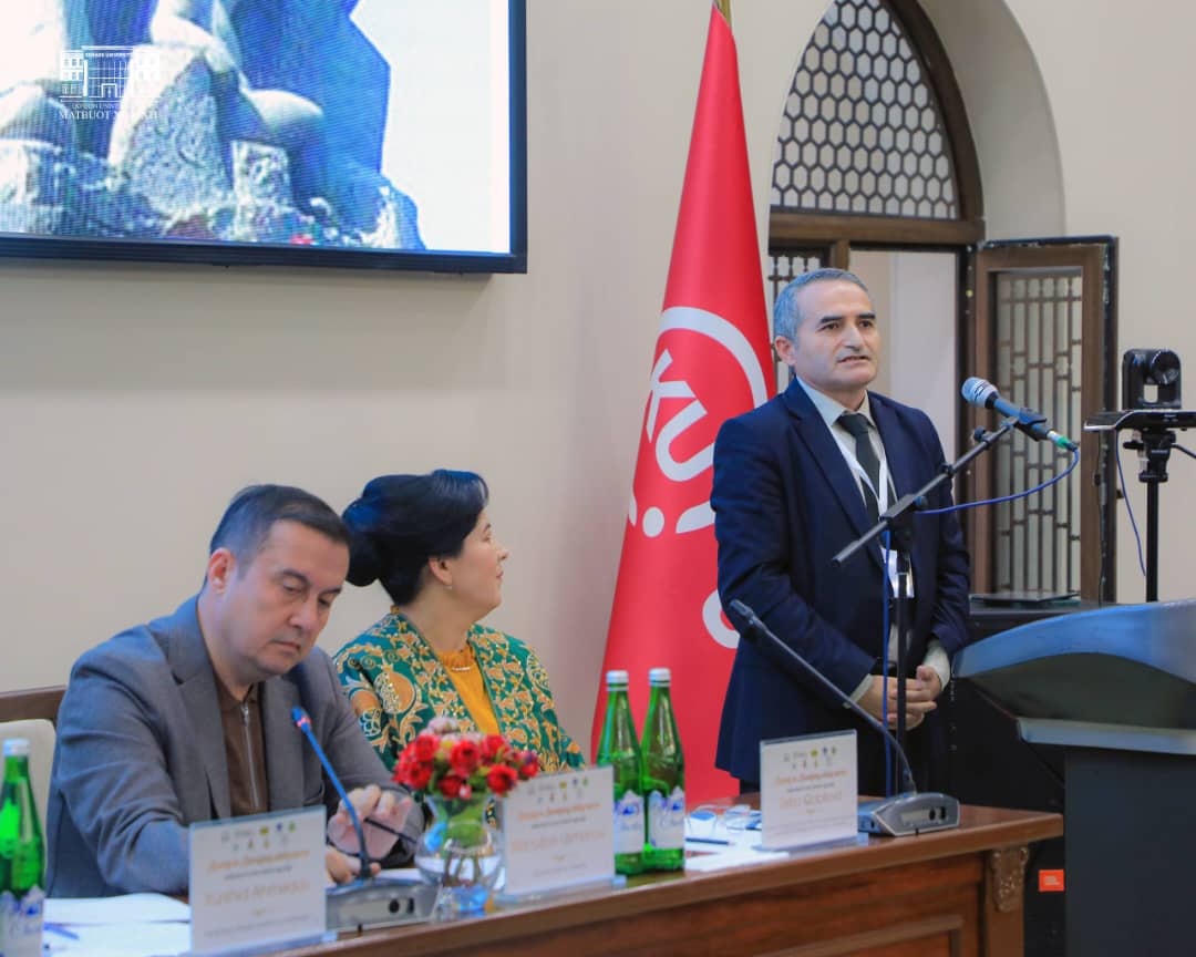 Dosent Faiq Ələkbərli Özbəkistanda Nizami Gəncəvi və Əlişir Nəvainin insanlıq fəlsəfəsindən məruzə edib