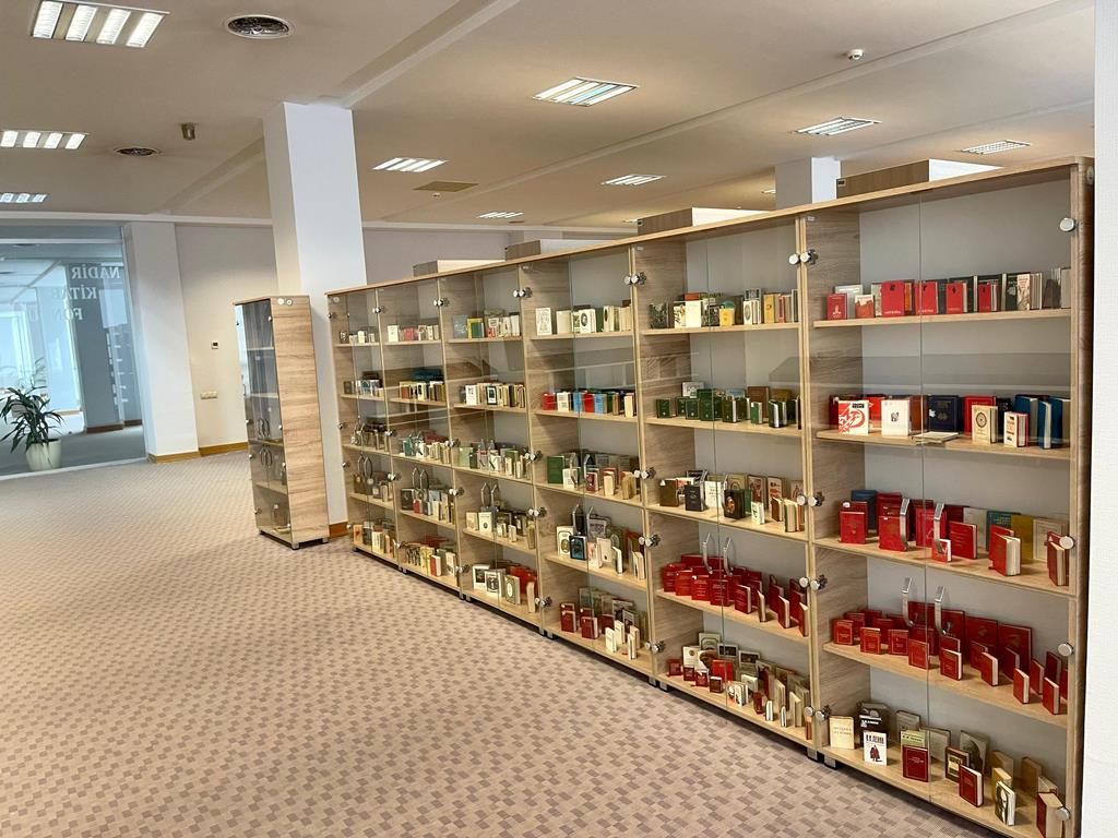 AMEA Mərkəzi Elmi Kitabxanasının miniatür nəşrlər kolleksiyası