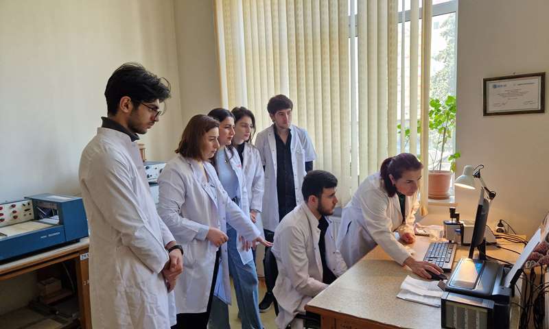 Sumqayıt Dövlət Universitetinin tələbələrinin Polimer Materialları İnstitutunda istehsalat təcrübəsi yekunlaşıb