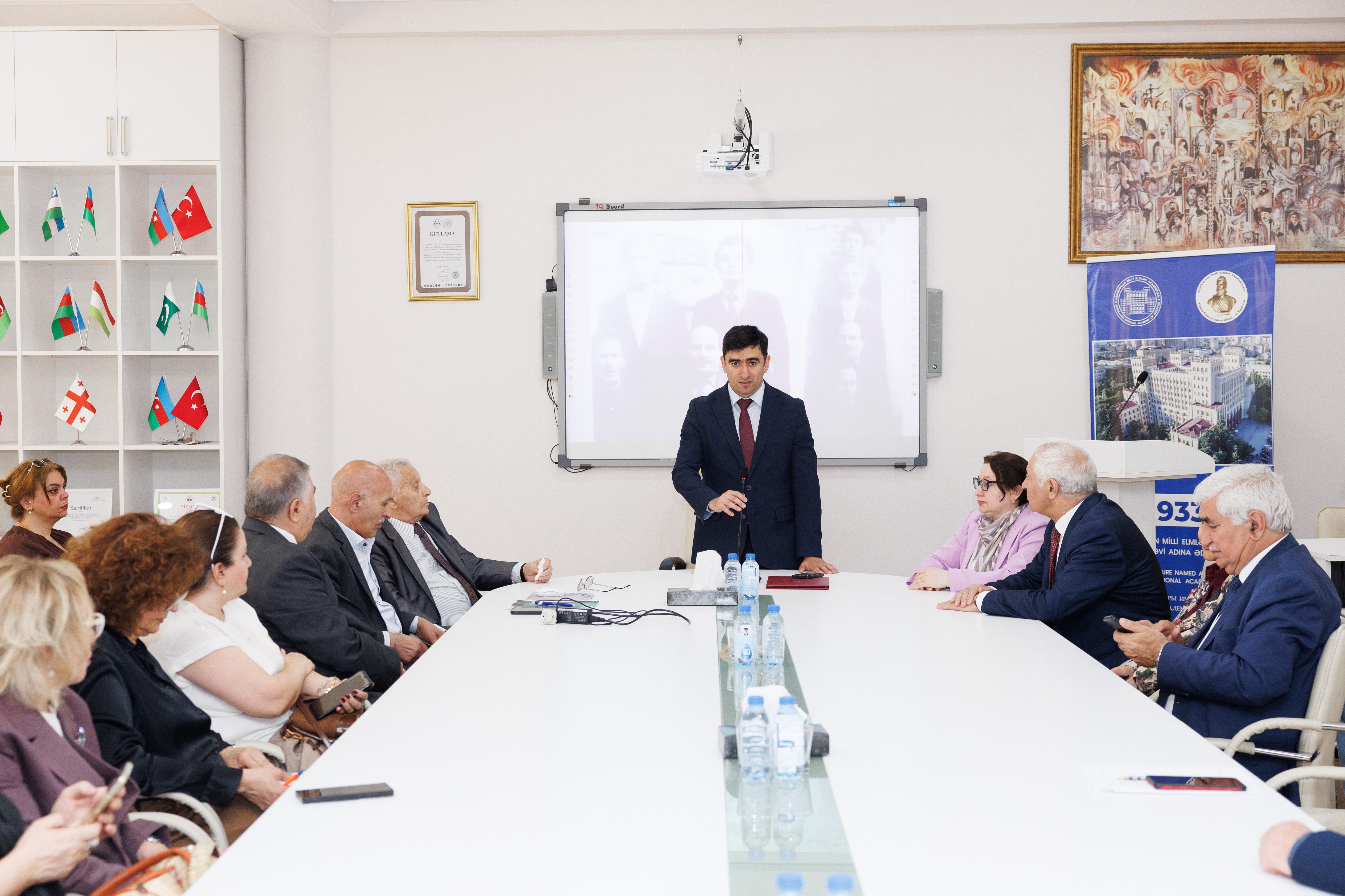 Ədəbiyyat İnstitutunda şumeroloq alim Tariyel Azərtürkün seminarı olub