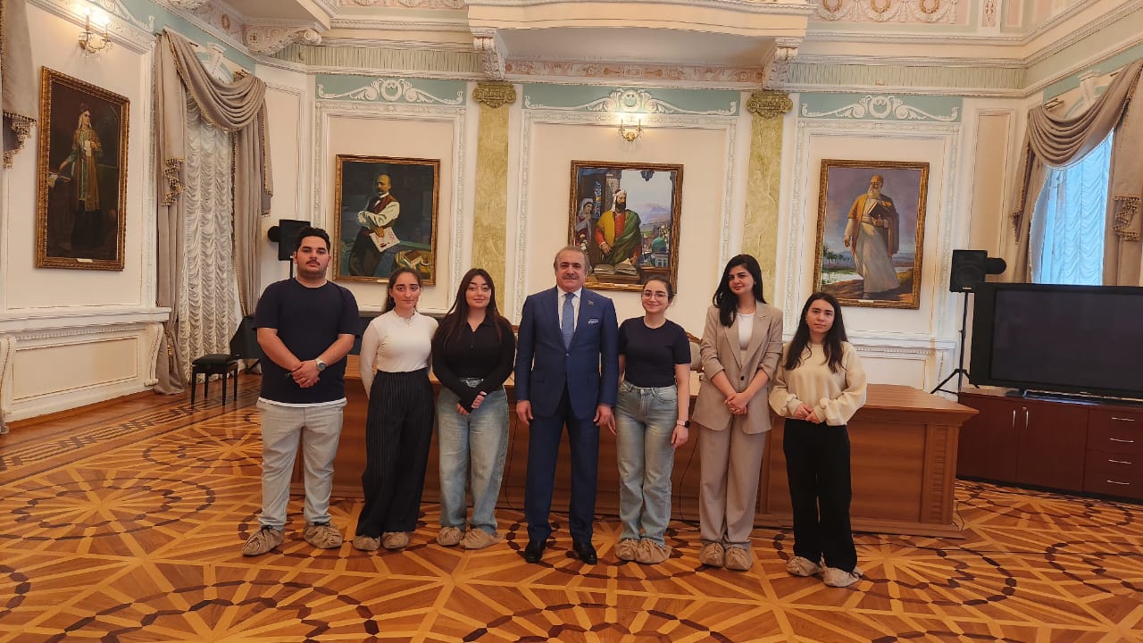 Bakı Dövlət Universitetinin tələbələri Nizami Muzeyində olublar