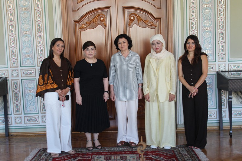 Özbəkistan Elmlər Akademiyasının nümayəndələri Əlyazmalar İnstitutunda olublar