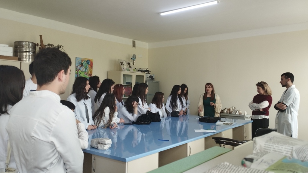 Azərbaycan Turizm və Menecment Universitetinin tələbələri Mikrobiologiya İnstitutunda olublar