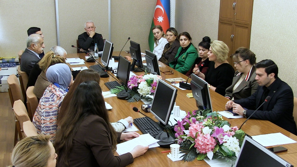 “Azərbaycan Konstitusiyası: Tarix və digər ölkələrin konstitusiyaları ilə müqayisəsi” mövzusunda  dəyirmi masa keçirilib