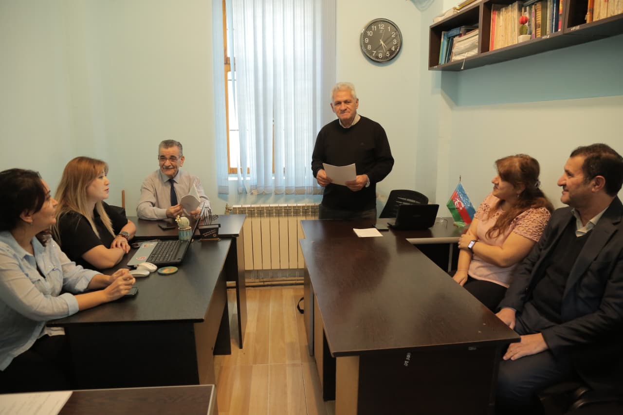 Folklor İnstitutunda milli kulinariya identikliyinin virtual məkanda formalaşması müzakirə olunub