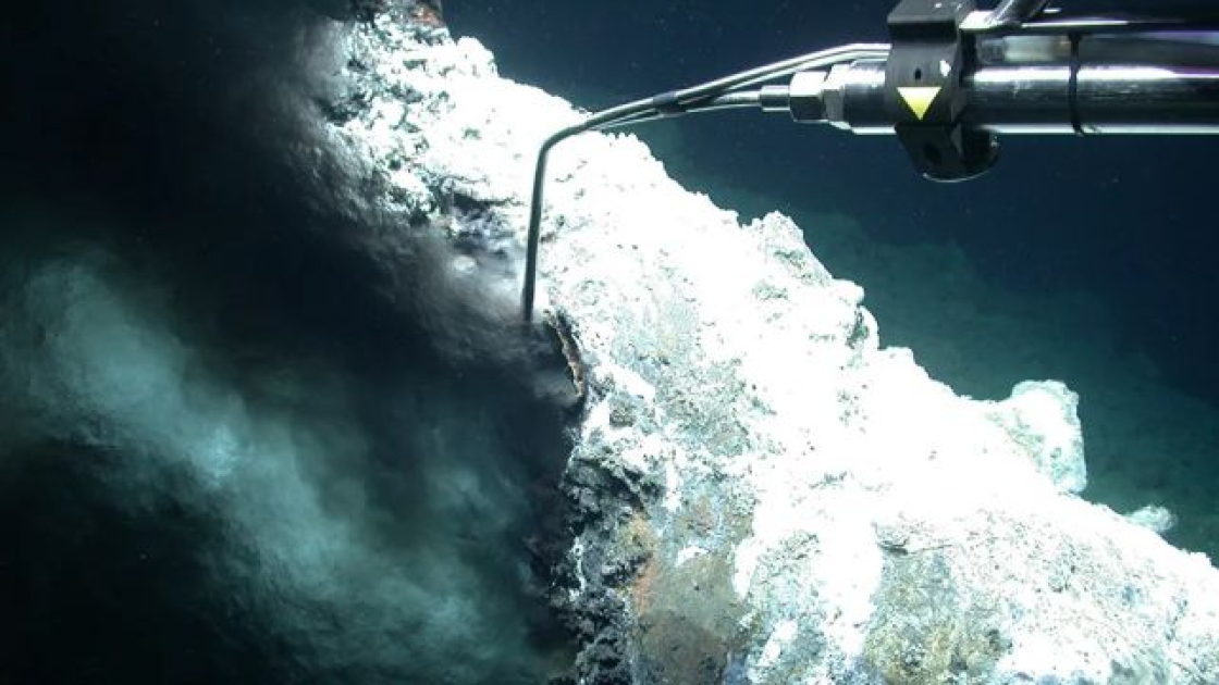 Okeanın dərinliklərində heyrətamiz hidrotermal mühit kəşf edilib