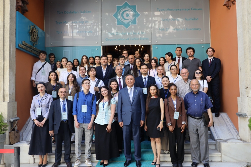 Dilçilik İnstitutunun əməkdaşı TDT Baş katibi ilə keçirilən görüşdə iştirak edib