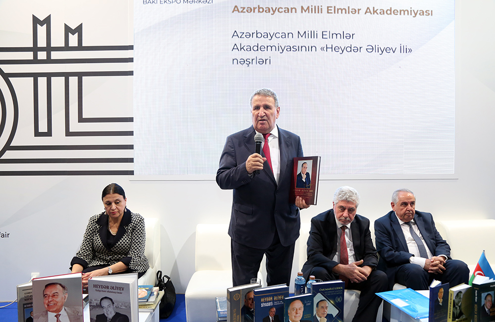 IX Bakı Beynəlxalq Kitab Sərgisi çərçivəsində AMEA-nın “Heydər Əliyev İli” nəşrlərinin təqdimatı keçirilib