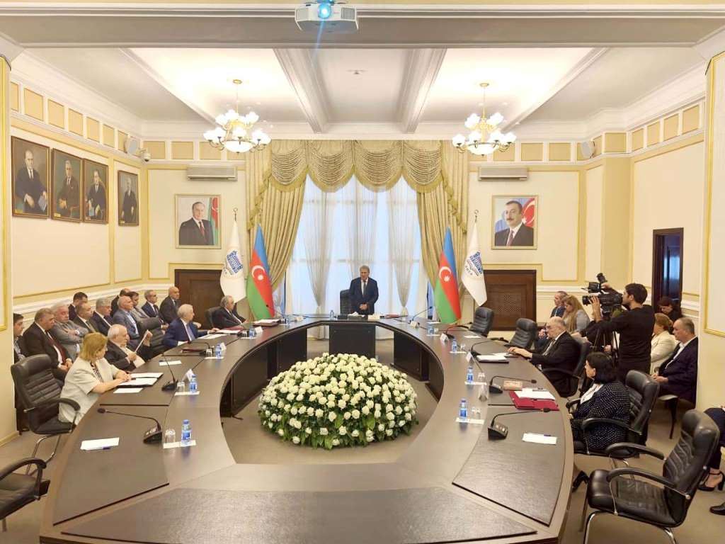 AMEA Rəyasət Heyətinin iclası "Bakinskiy raboçiy"də işıqlandırılıb