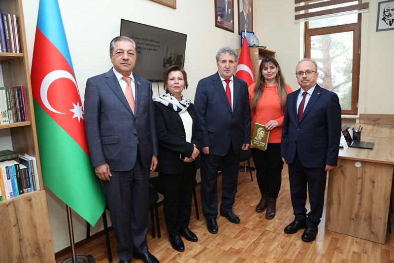 “İstiqlalımız əbədidir!” tədbirinin iştirakçıları Mehmet Akif Ərsoy adına Türkiyə Ədəbiyyatı Mərkəzini ziyarət ediblər