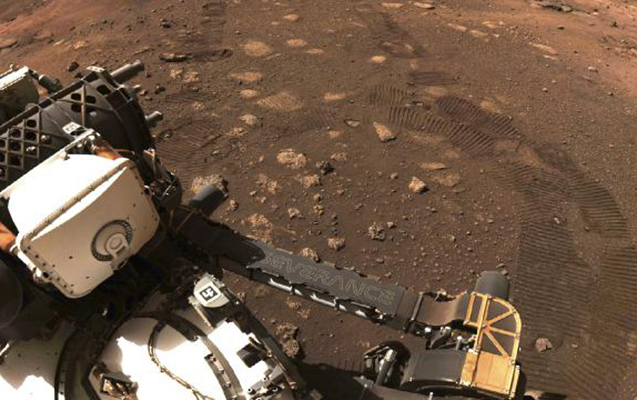 NASA-nın kosmik gəmisi Marsdan ilk qaya parçasını götürüb