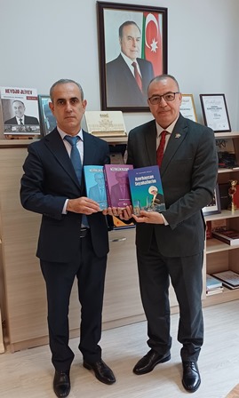 Kərkük Mədəniyyət Dərnəyinin başçısı Dr.Şəmsəddin Kuzəçi MEK-də olub