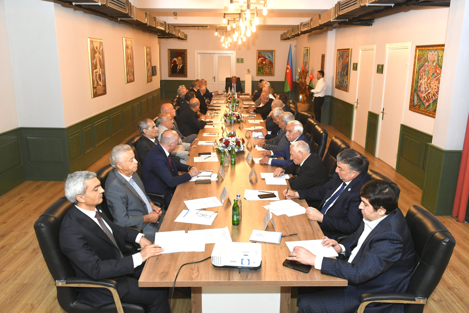 Akademik İsa Həbibbəyli “Qalib Liderimizin diplomatik zəfəri regionda sülhün, sabitliyin zəmanətidir” mövzusunda iclasda iştirak edib
