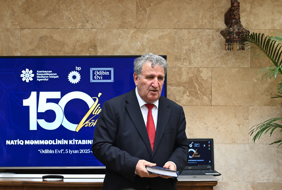 Akademik İsa Həbibbəyli “150 ilin söhbəti” kitabının təqdimatında iştirak edib