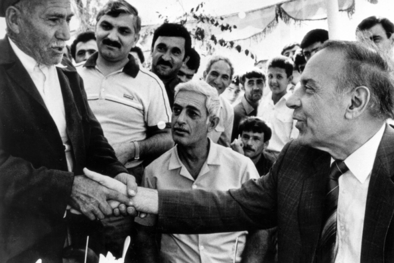 Xalqa bağışlanmış ömürdən anlar: 1990-cı il