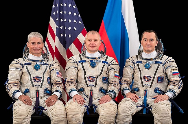 Rusiyalı kosmonavtlar açıq kosmosa çıxıb