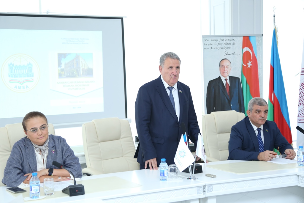 В НАНА состоялся круглый стол на тему «Использование азербайджанского языка: успехи, проблемы и задачи»