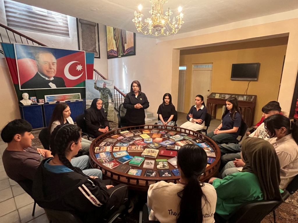 “Kitab klubu” devizi altında gənclərlə görüş keçirilib
