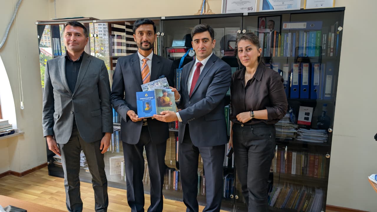 Pakistanlı tədqiqatçı Ədəbiyyat İnstitutunun qonağı olub
