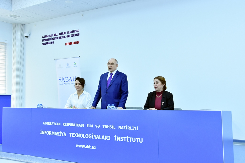 Akademik Rasim Əliquliyev SABAH tələbələrinə ustad dərsi keçib