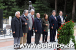 Beynəlxalq simpoziumun iştirakçıları ümummilli lider Heydər Əliyevin məzarını ziyarət etdilər